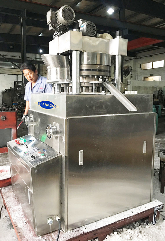 Une nouvelle machine de fabrication de crucibles en céramique de type rotatif ZPW25