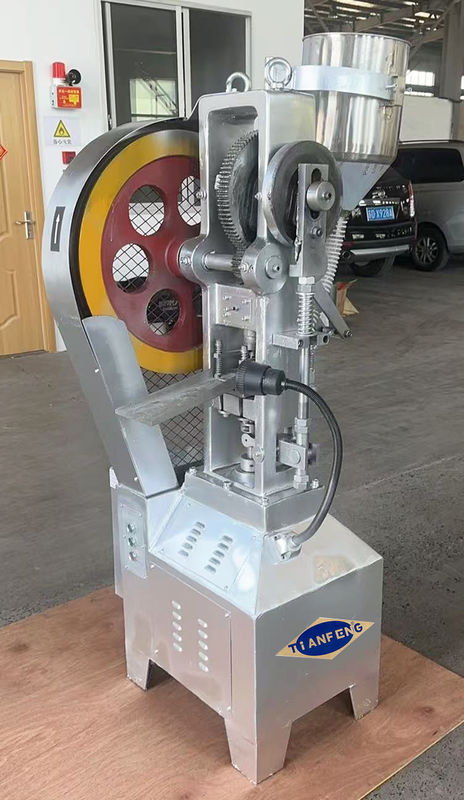 1.5KW Moteur Power Tablet Press Machine pour une profondeur de remplissage maximale de 25 mm et la production
