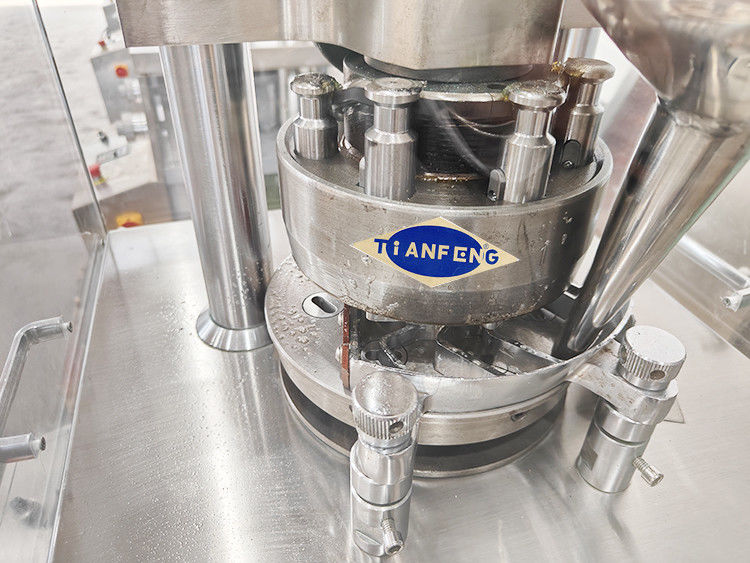 Pressure maximale 60KN Machine de pressage de comprimés rotatifs pour une épaisseur de comprimé de 2 à 6 mm dans une taille de 900x800x1800 mm