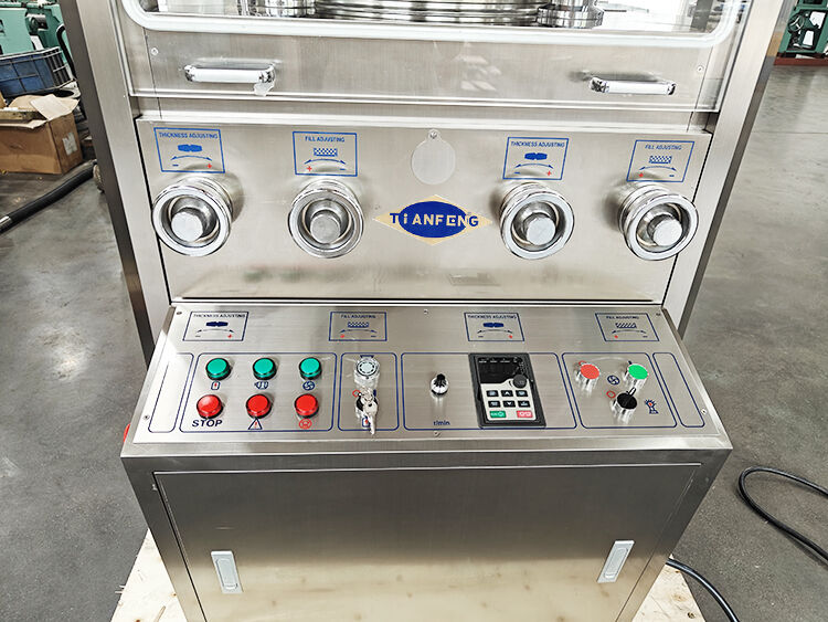 Machine de presse à comprimés rotative ZP45A avec une pression maximale de 100 kN, 243 000 comprimés par heure et une puissance de 7,5 kW