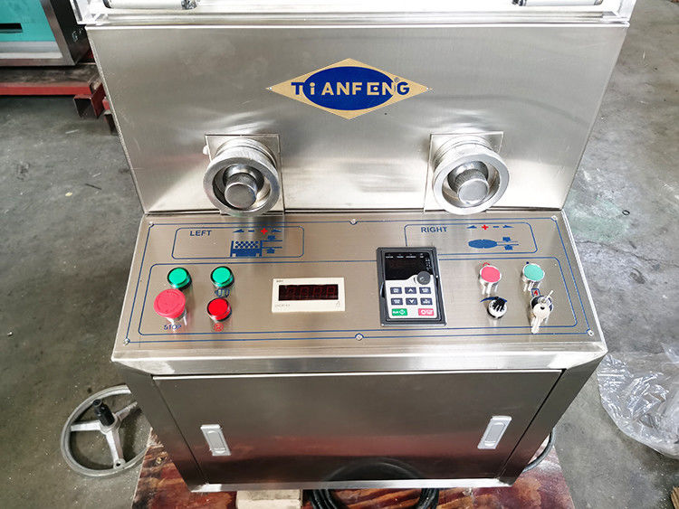 Machine de fabrication de comprimés à pression rotative automatique à grande vitesse avec moule de perforation de forme irrégulière