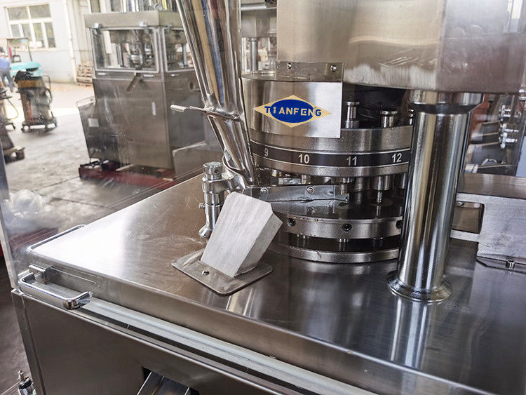 Machine de fabrication de comprimés à pression rotative automatique à grande vitesse avec moule de perforation de forme irrégulière