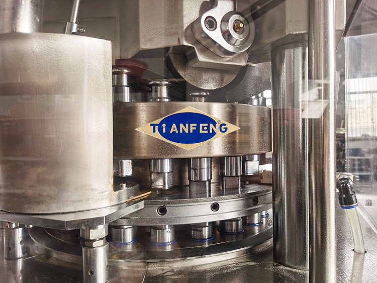 Machine rotatoire industrielle à grande vitesse de presse de compression pour la poudre de comprimé 7,5 kilowatts