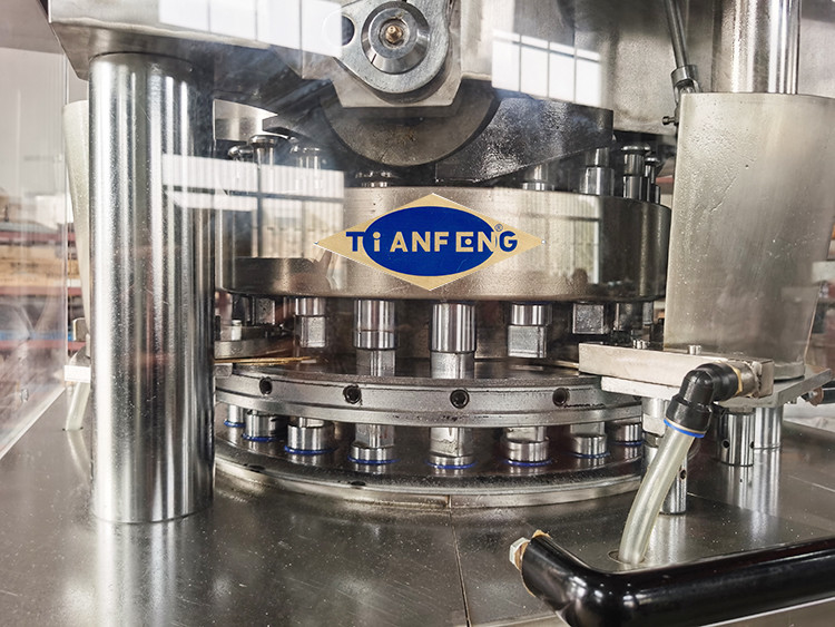 Machine rotatoire industrielle à grande vitesse de presse de compression pour la poudre de comprimé 7,5 kilowatts